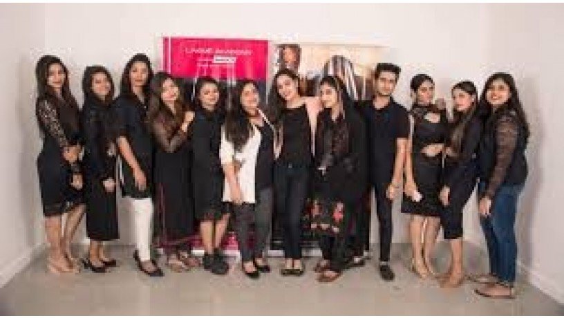 lakme-academy-big-2